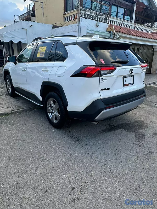 jeepetas y camionetas - Toyota Rav4 LE 2020 4