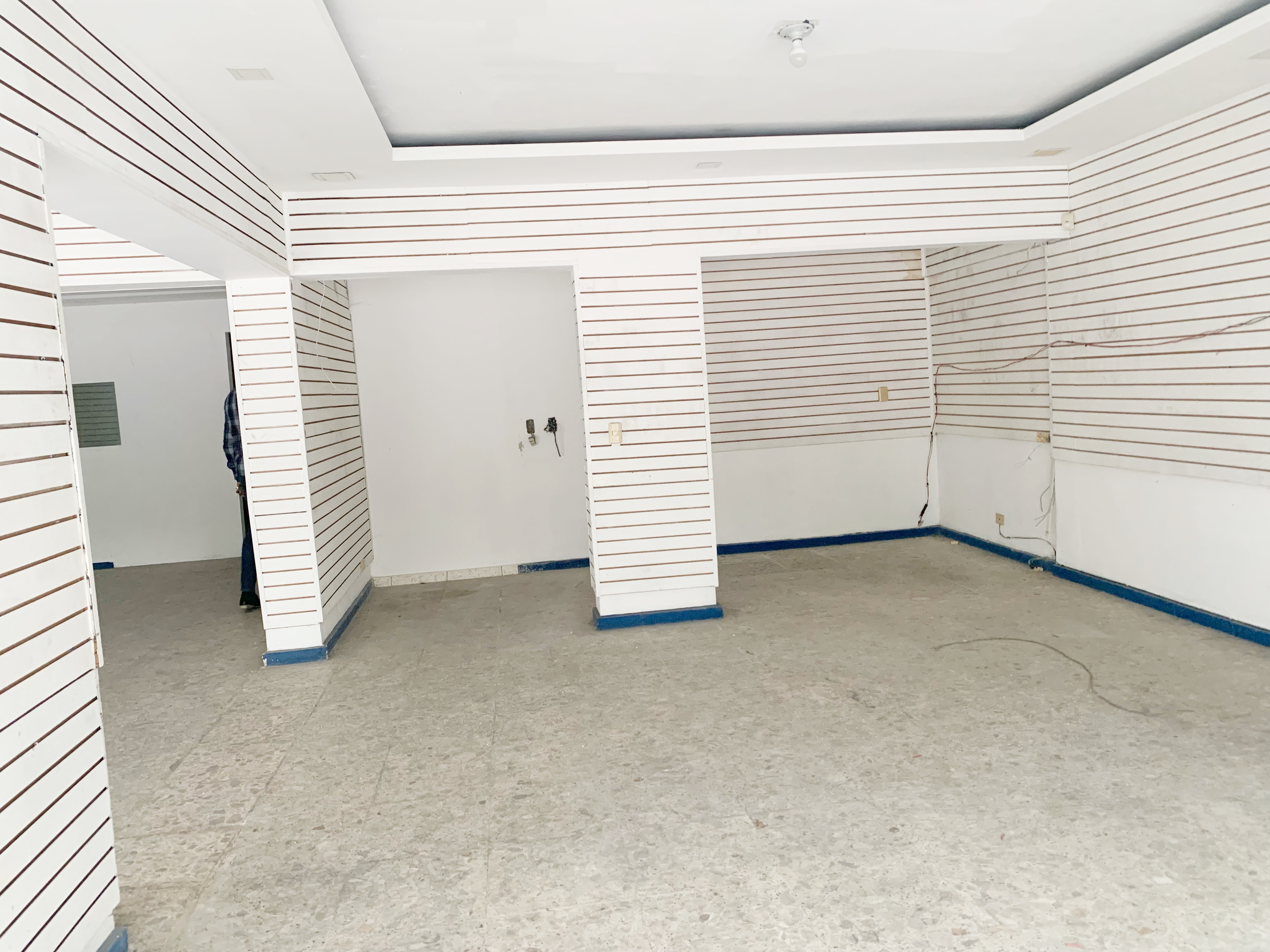 oficinas y locales comerciales - Local céntrico primer nivel 6
