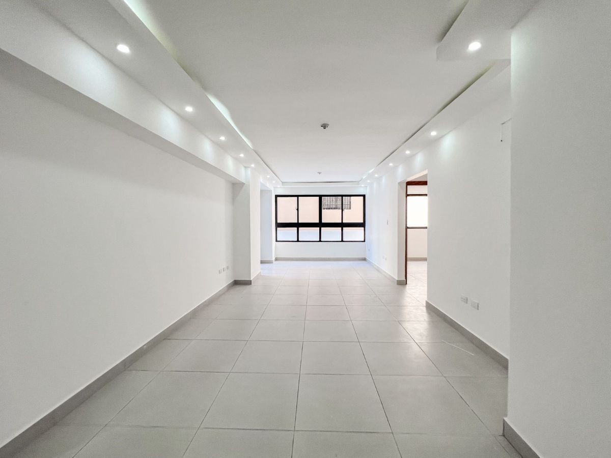 apartamentos - Alquiler de Apartamento en Evaristo Morales Vacio  5