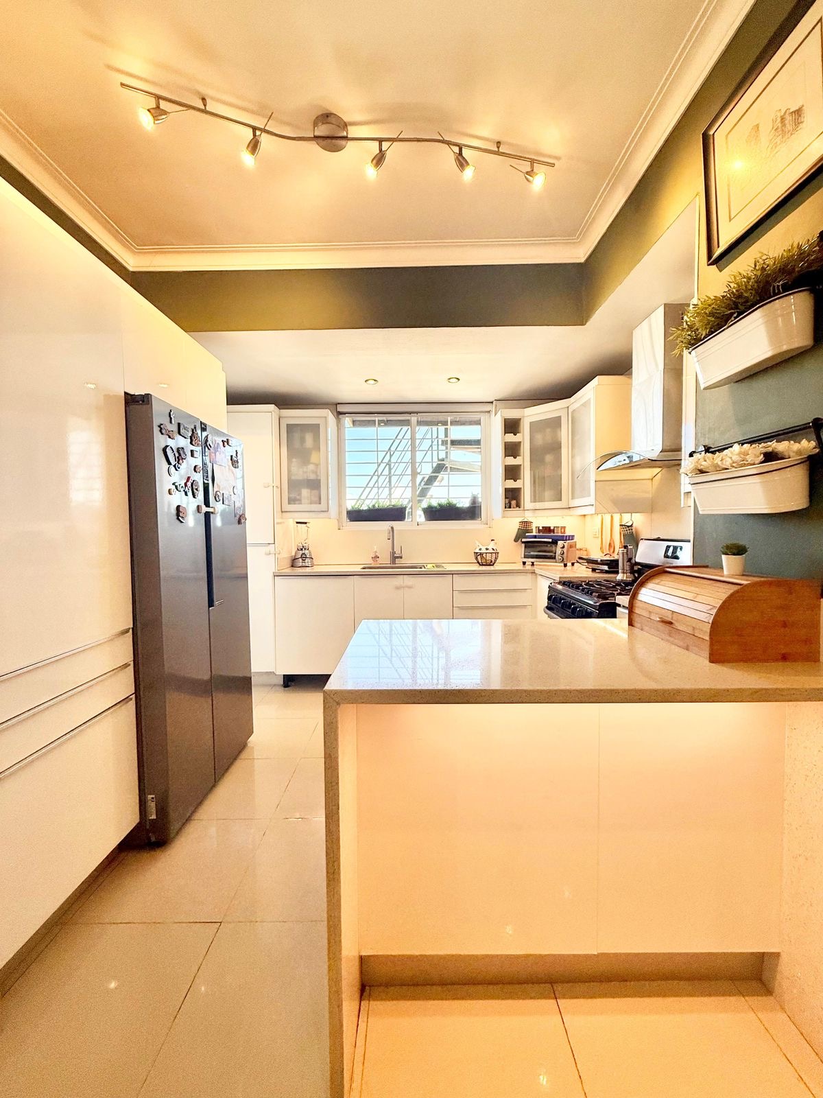 apartamentos - Vendo los prados piso 7 tres hab 2.5 baños dos par 5
