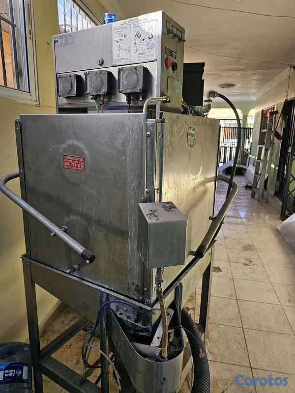 equipos profesionales - Lavavajillas industrial en acero inoxidable  4