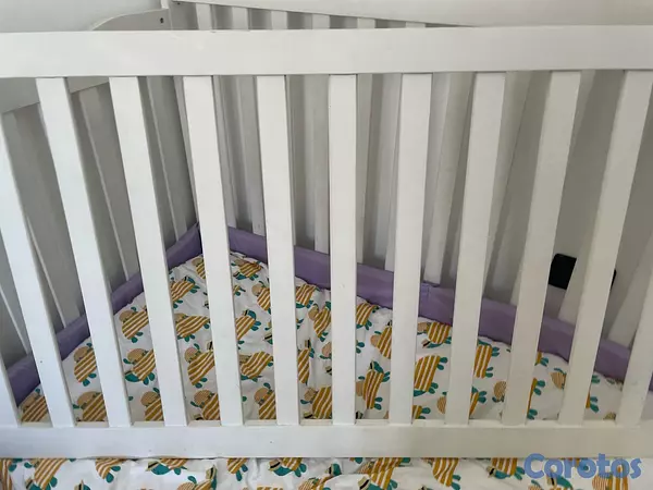 muebles y colchones - Cuna Blanca 0 meses a 4 o 5 años 
El colchon lo regalamos.  6