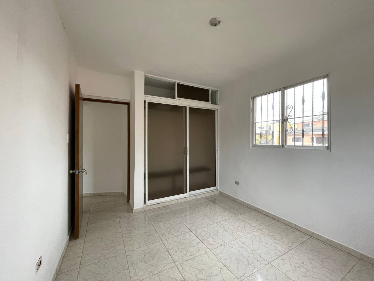 casas - Casa de dos niveles los rosales 2