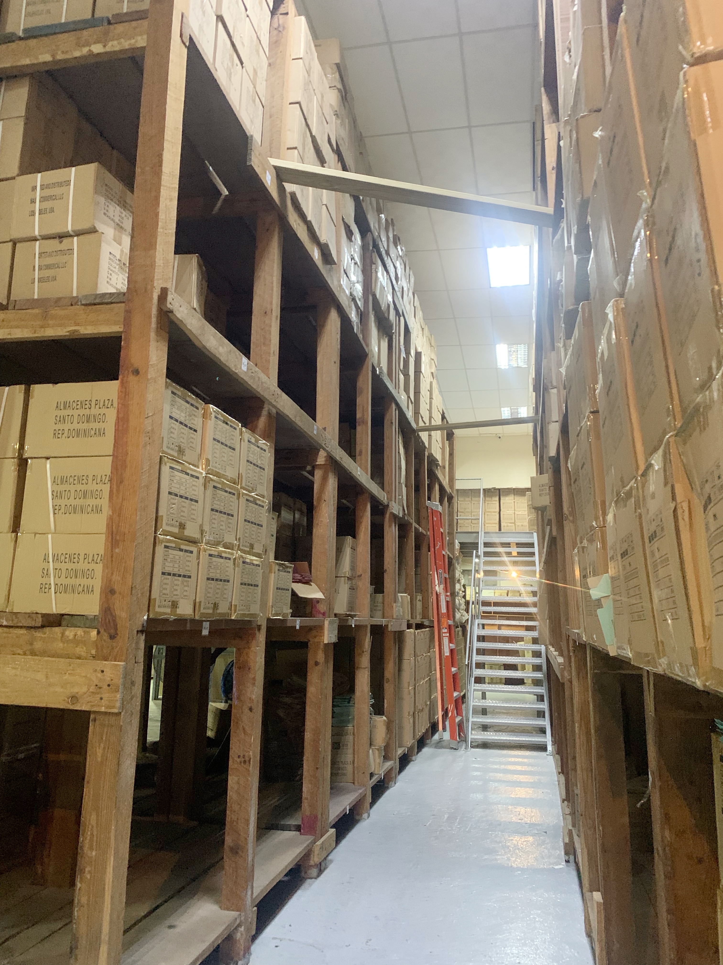 oficinas y locales comerciales - Local con nave en Gazcue 6