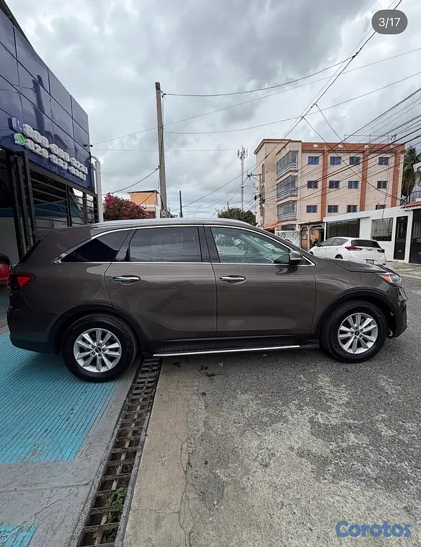 jeepetas y camionetas - Kia Sorento LX 2020 3