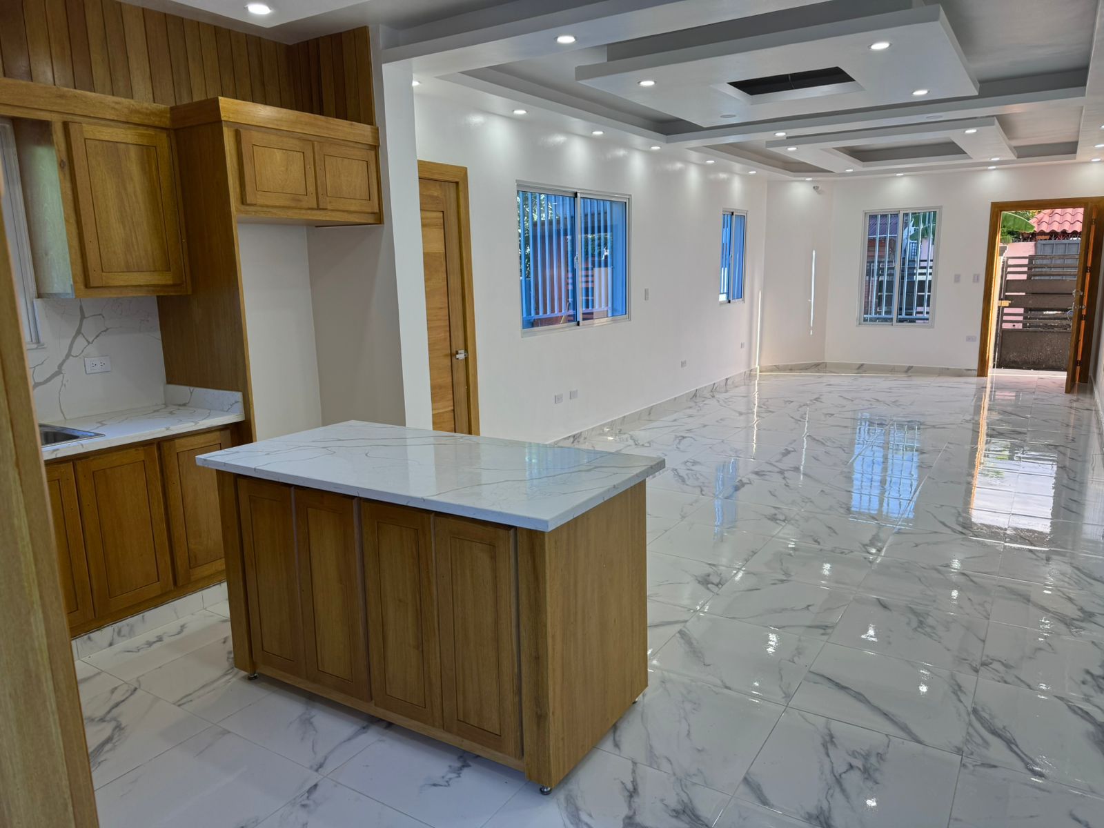 casas - casa moderna totalmente nueva, pocos minutos del malecón y centro de la ciudad  3