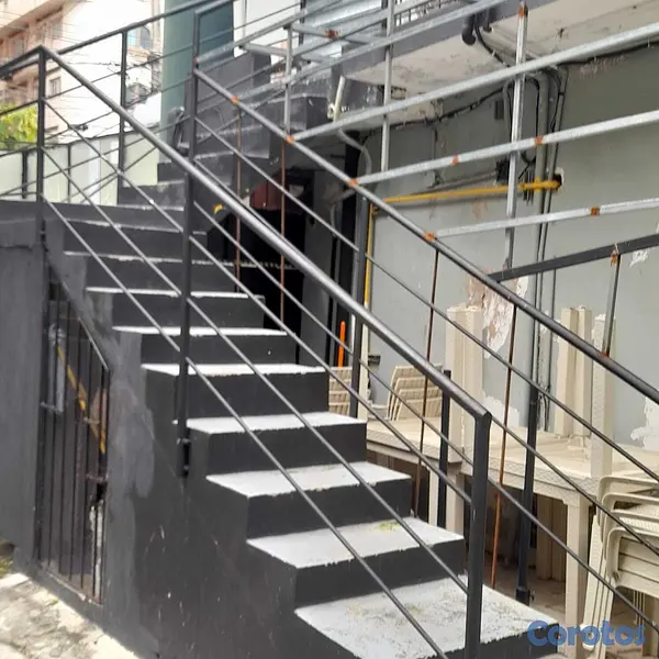 oficinas y locales comerciales - Local Comercial AV Romulo Betancourt 9