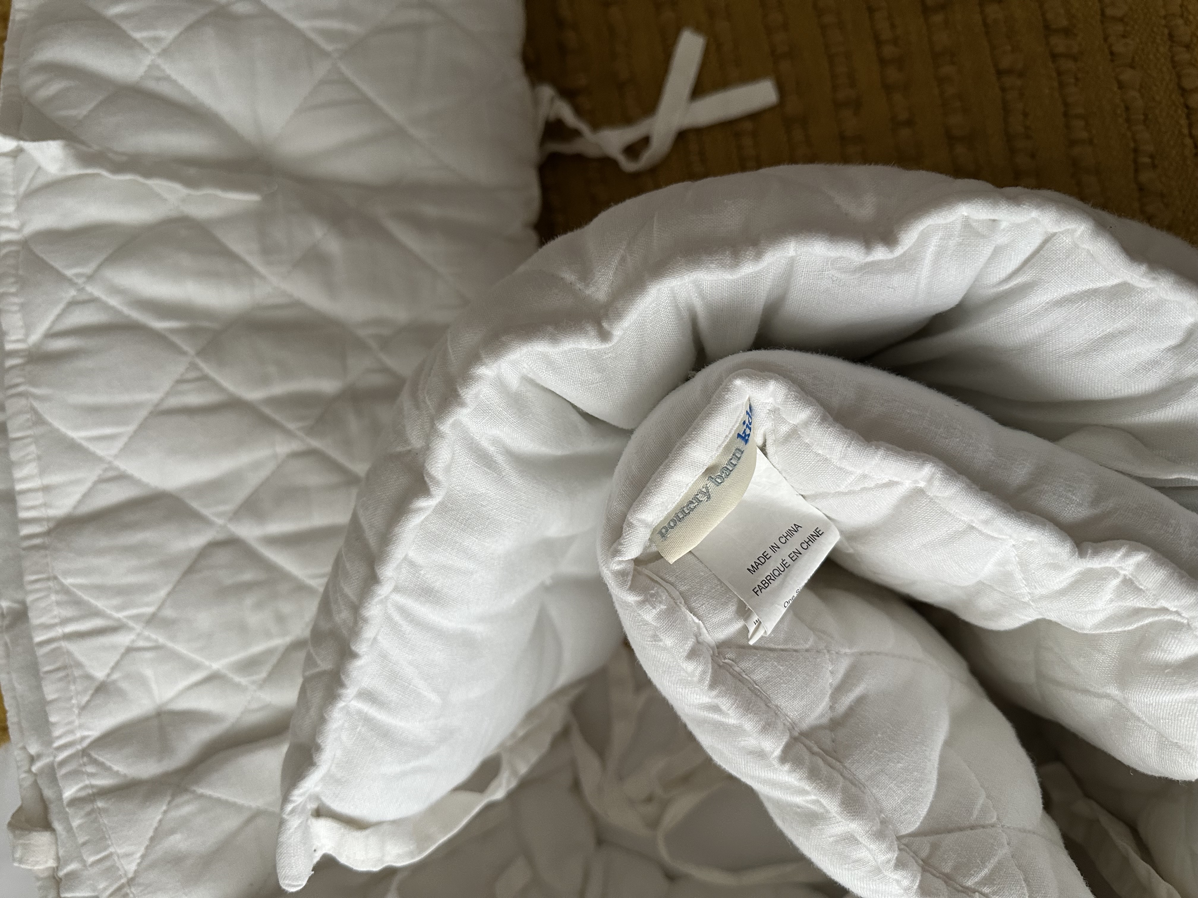 accesorios - Parachoques de cuna de Pottery Barn blanco. 1