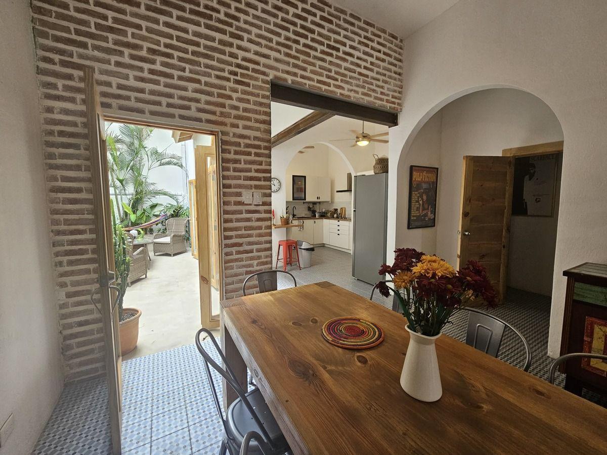 casas - Se vende Casa en la Zona Colonial 3