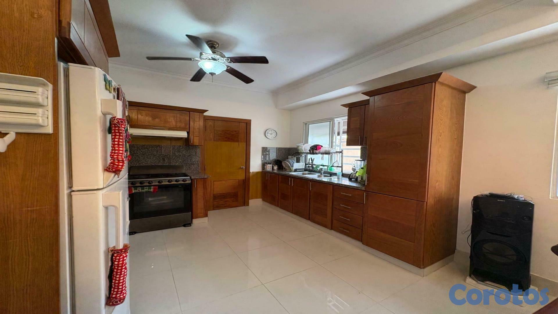 apartamentos - Se vende 2da con Terraza de 4 Hab en Ensache Ozama 4