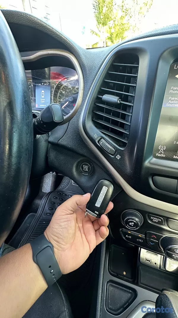 jeepetas y camionetas - Jeep Cherokee Latitude 2014 4