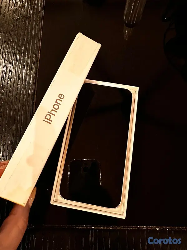 celulares y tabletas - Vendo iPhone 13 -128 GB- Excelentes condiciones -  10