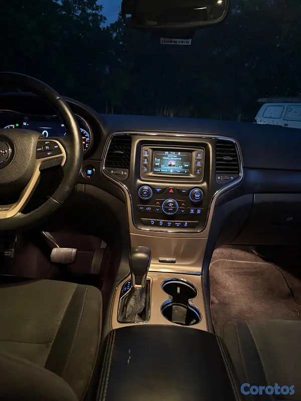jeepetas y camionetas - Jeep Grand Cherokee Laredo 2017 7