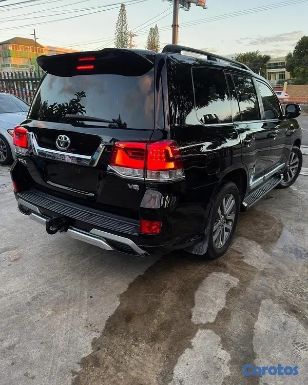 jeepetas y camionetas - TOYOTA LAND CRUISER VXR 2017 5