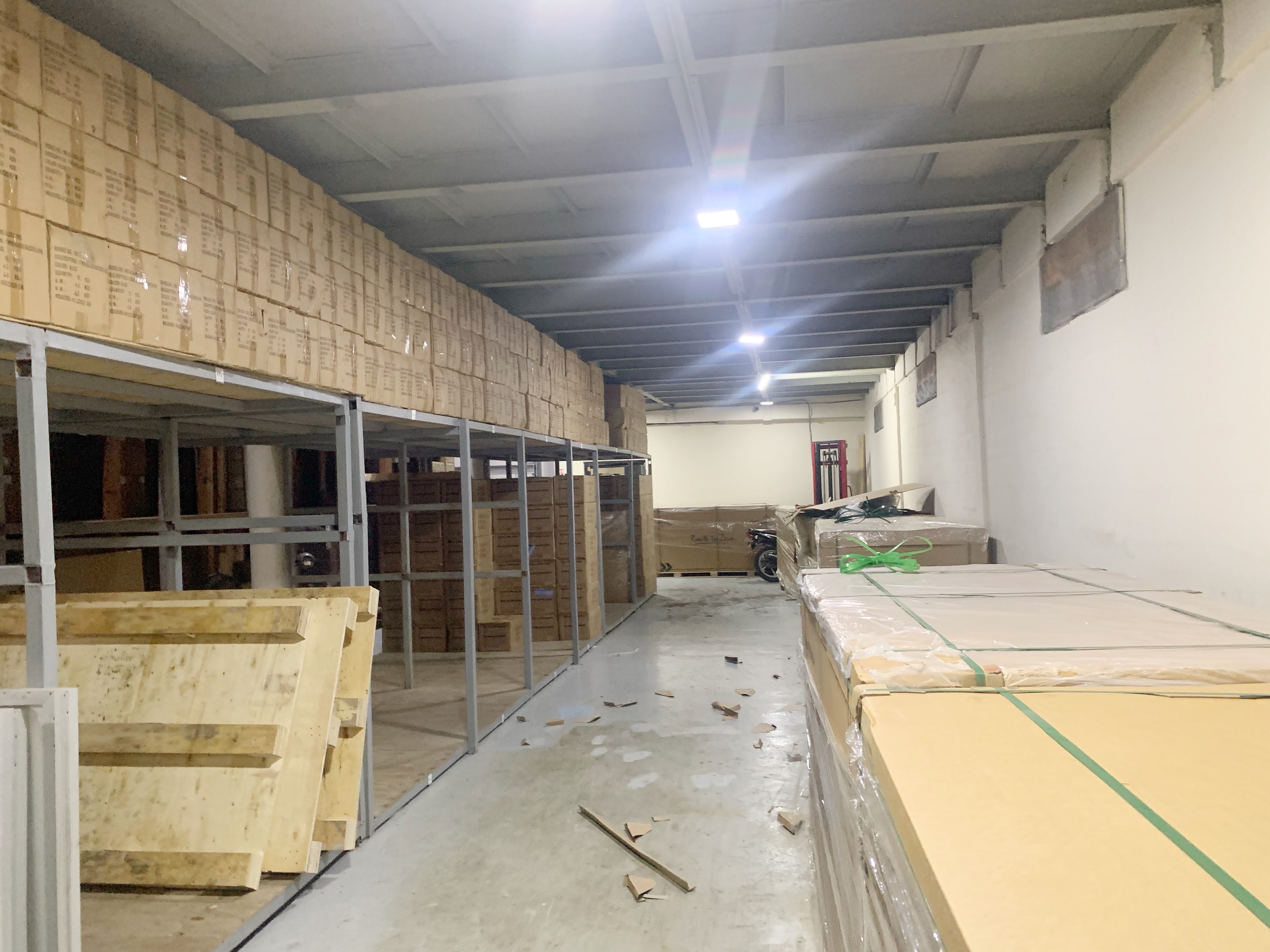 oficinas y locales comerciales - Local con nave en Gazcue 7