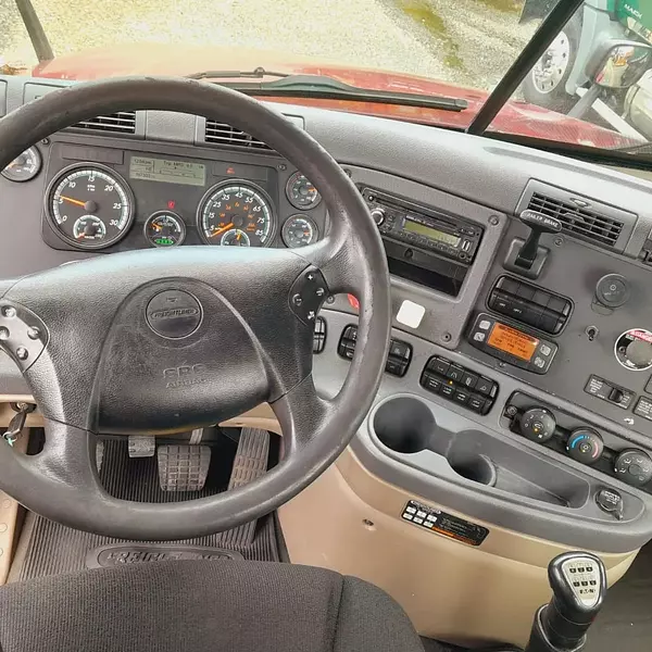 camiones y vehiculos pesados - Freightliner Cascadia 125 año 2016 6