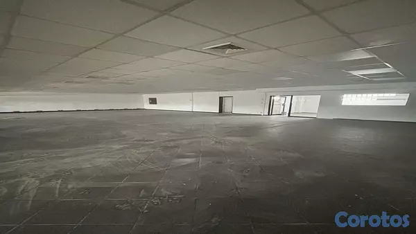 oficinas y locales comerciales - Alquiler Local Comercial Naco 2do piso 228Mts 5
