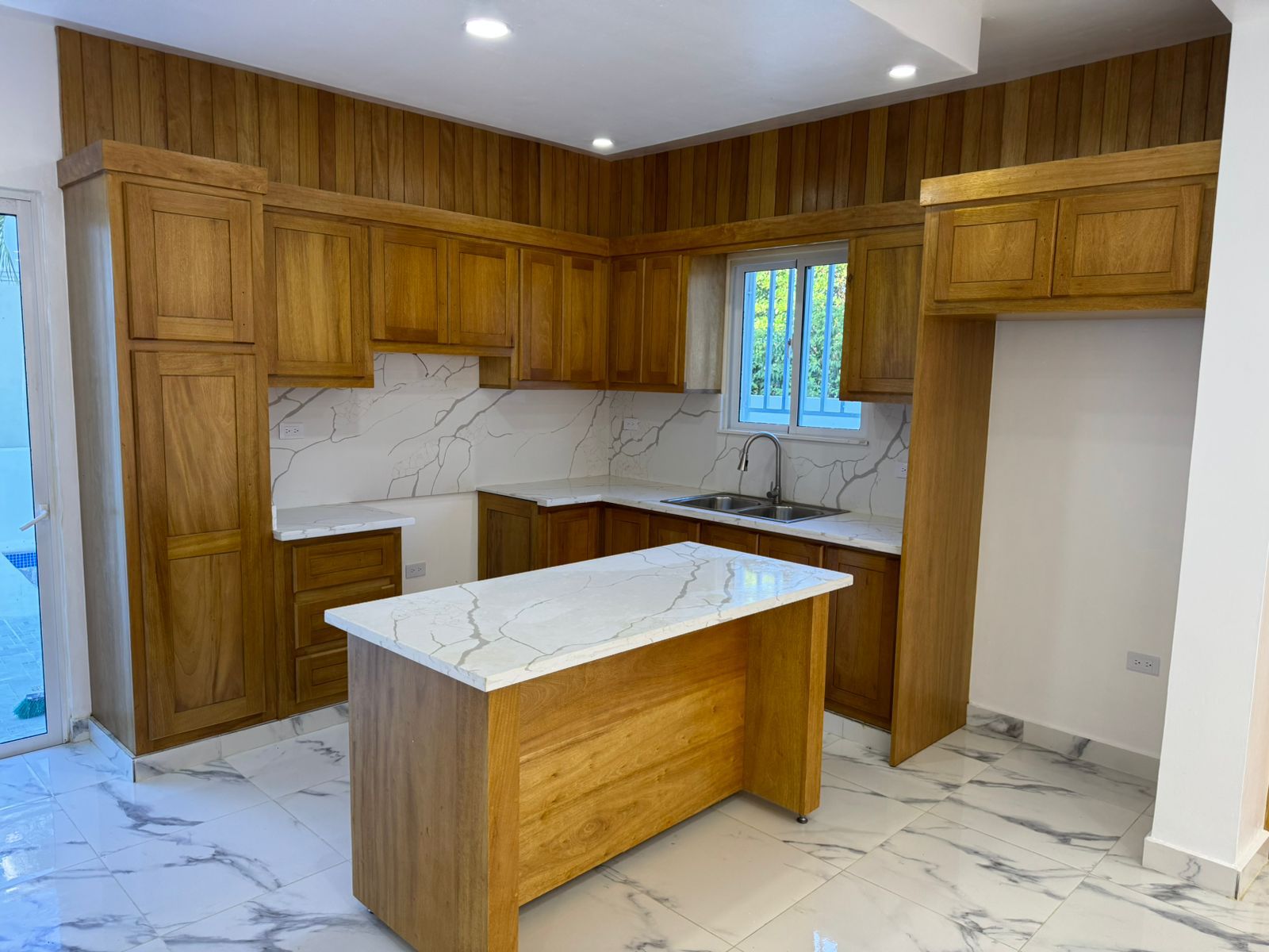 casas - casa moderna totalmente nueva, pocos minutos del malecón y centro de la ciudad  4