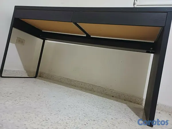 muebles y colchones - Escritorio Micke Ikea Usado 6