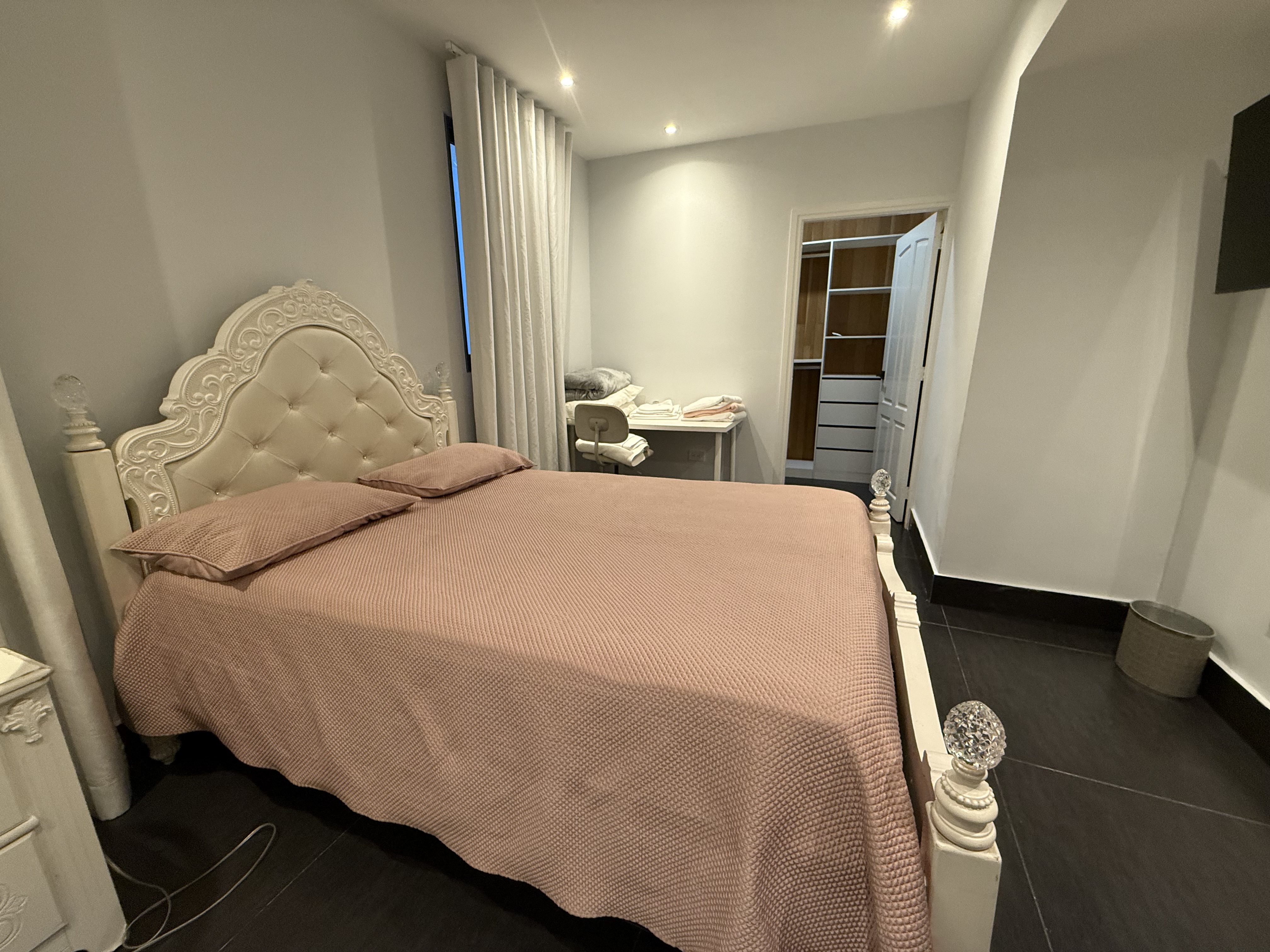apartamentos - Vendo naco segunda con terraza tres hab dos parquq 8