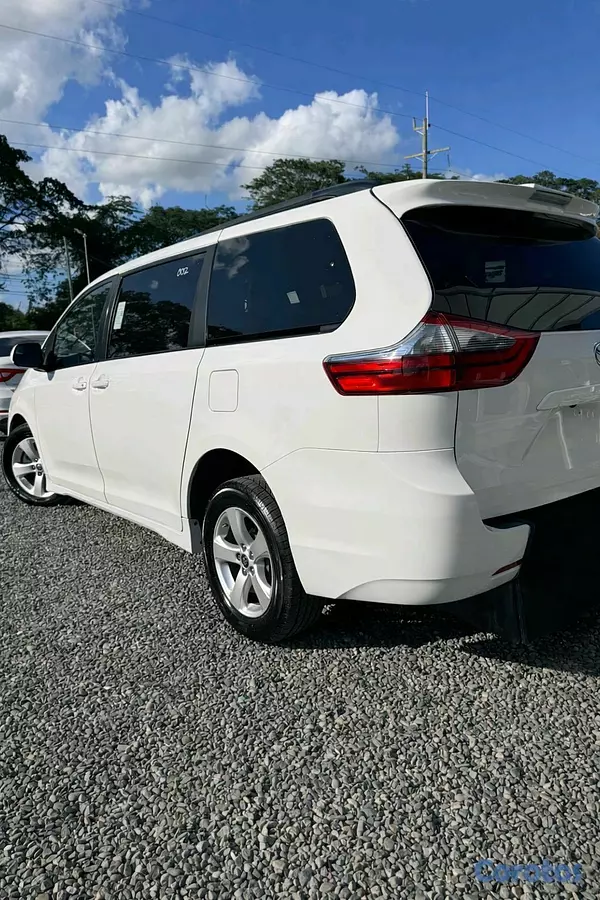 jeepetas y camionetas - TOYOTA SIENNA HANDICAP CLEAN CAR FAX 5