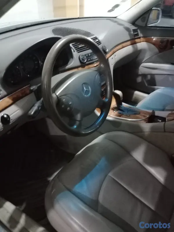 carros - 🚗 **Mercedes-Benz 2003 7