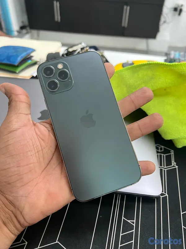 celulares y tabletas - SE VENDE IPHONE 12 PRO 256GB PRO FACTORY UNLOCK 4