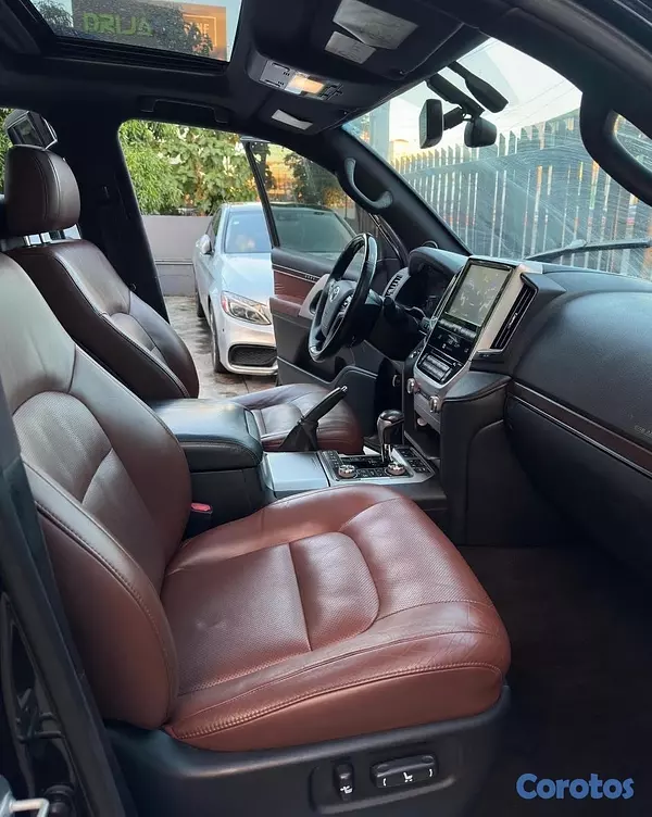 jeepetas y camionetas - TOYOTA LAND CRUISER VXR 2017 8