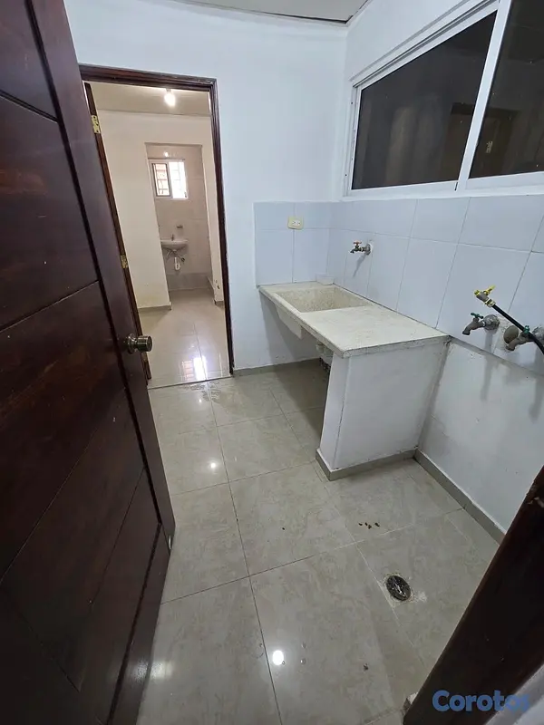 apartamentos - Oportunidad en Evaristo Morales de 3 habitaciones 2.5 baños  2 parqueo ascensor  6