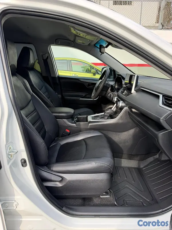 jeepetas y camionetas - Toyota RAV4 LE PLUS 2023 5