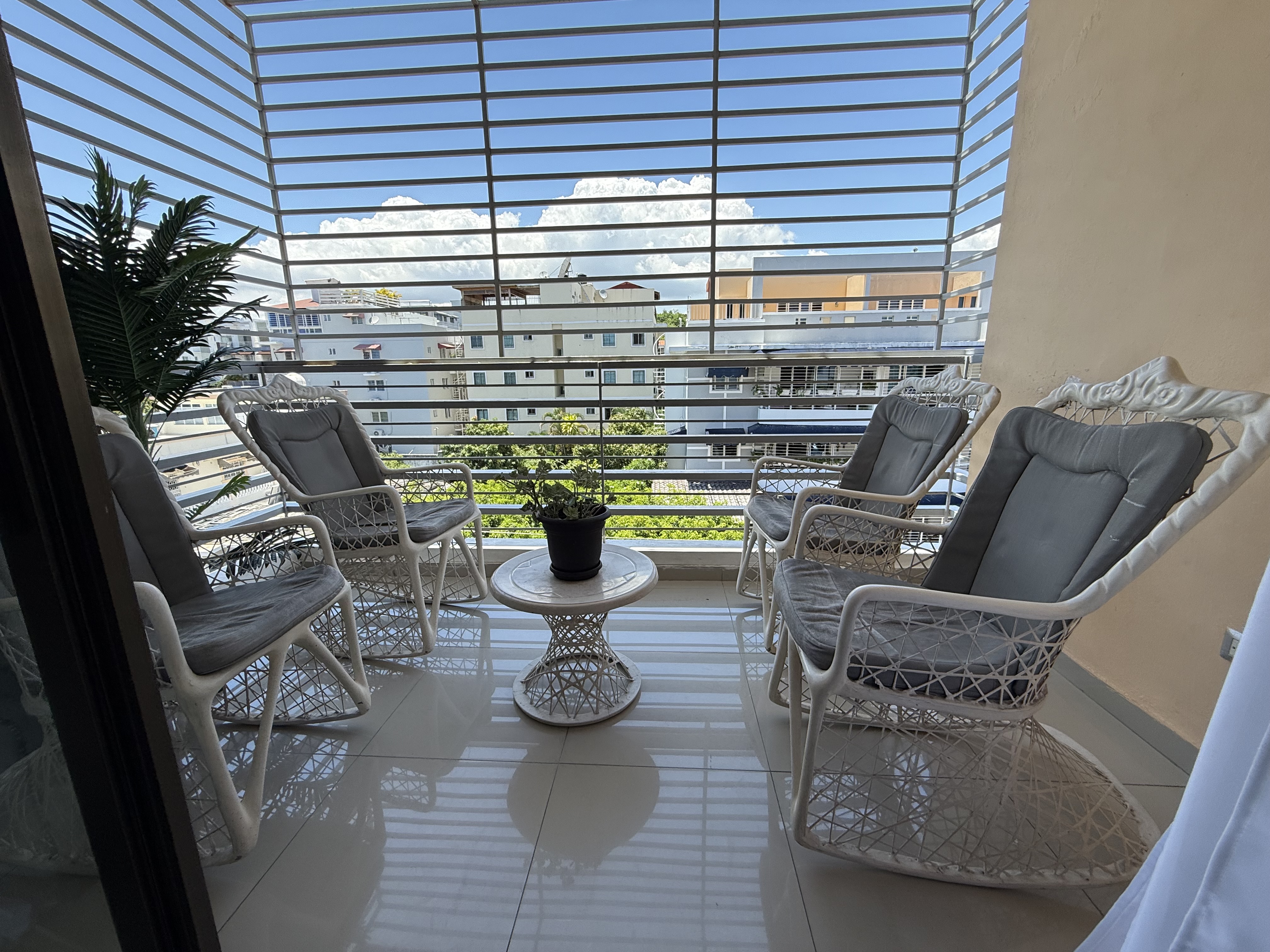 apartamentos - Vendo independencia jardines del sur tres hab 2.5  4