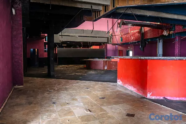 oficinas y locales comerciales - Vendo Local Comercial en Zona Universitaria  3
