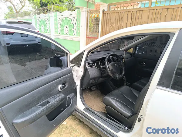 carros - Nissan Tiida 2010 7