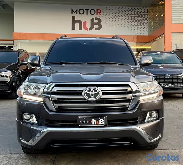 jeepetas y camionetas - Toyota Land cruiser vxr 2017 3