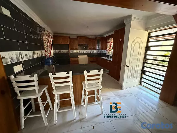 casas - DE VENTA casa de dos niveles con (4) habitaciones  4