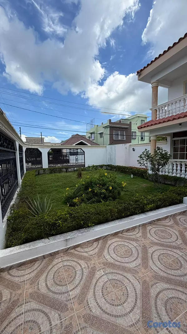 casas - Exclusiva Residencia en Baní | Piscina, Jardines y Amplios Espacios 12