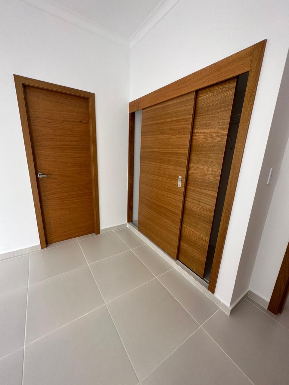 apartamentos - Alquiló naco precio US$1,250  minutos de súper mer 7