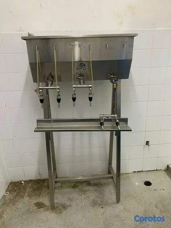 equipos profesionales - LLENADORA DE LIQUIDOS DE 4 PISTONES 3