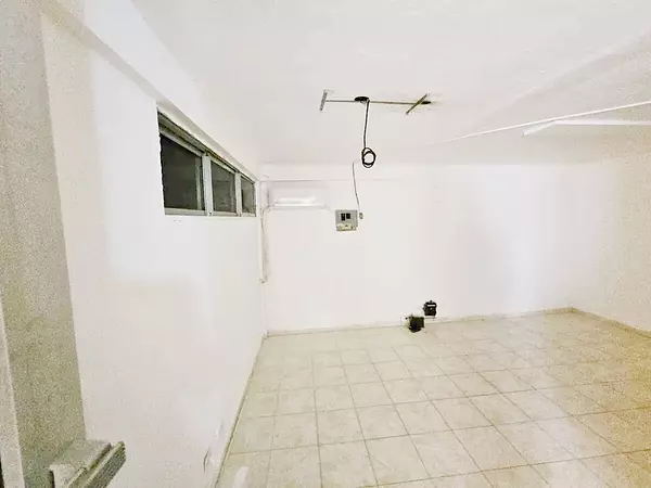 oficinas y locales comerciales - Local céntrico en el Millon 2