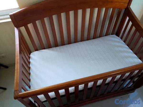 muebles - Vendo cuna de madera en excelente estado. 2