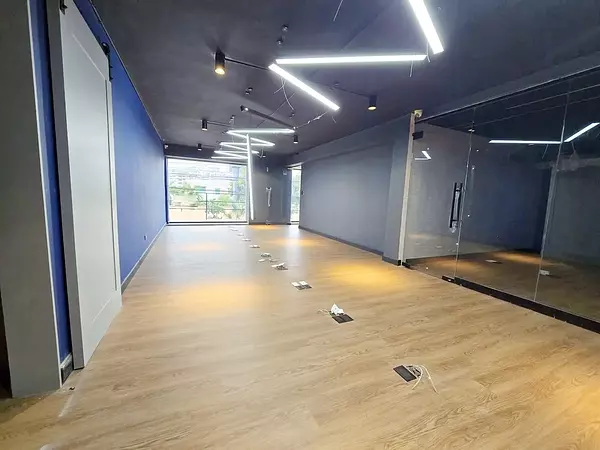 oficinas y locales comerciales - Alquiler local en Ens Naco 7