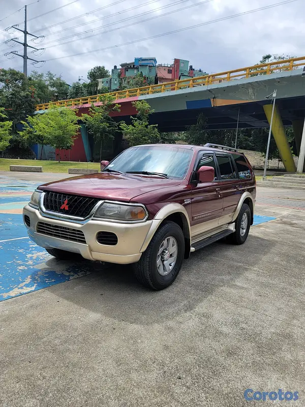 jeepetas y camionetas - Mitsubishi Montero Sport  11
