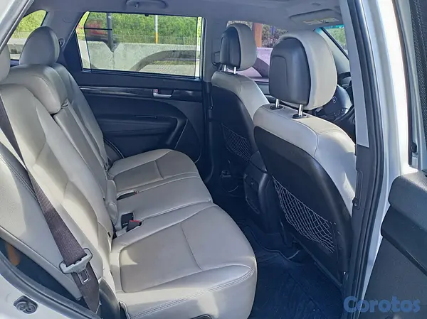 jeepetas y camionetas - KIA SORENTO LX LIGERAMENTE NEGOCIABLEContacto.Yvette Reyes  14