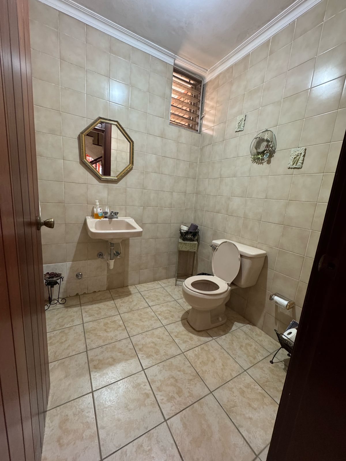 casas - ALQUILO Casa Ideal Para Negocio En Arroyo Hondo 2do DE 3 Niveles
CODIGO: PD449 8