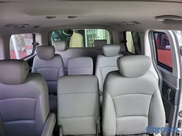 jeepetas y camionetas - HYUNDAI GRAND STAREX 2020 GRIS 12