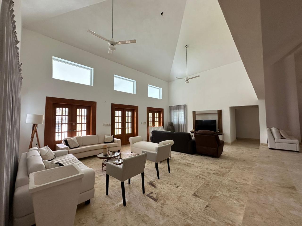 casas vacacionales y villas - Vendo inmensa y atractiva casa 🏠 en Punta Cana    2