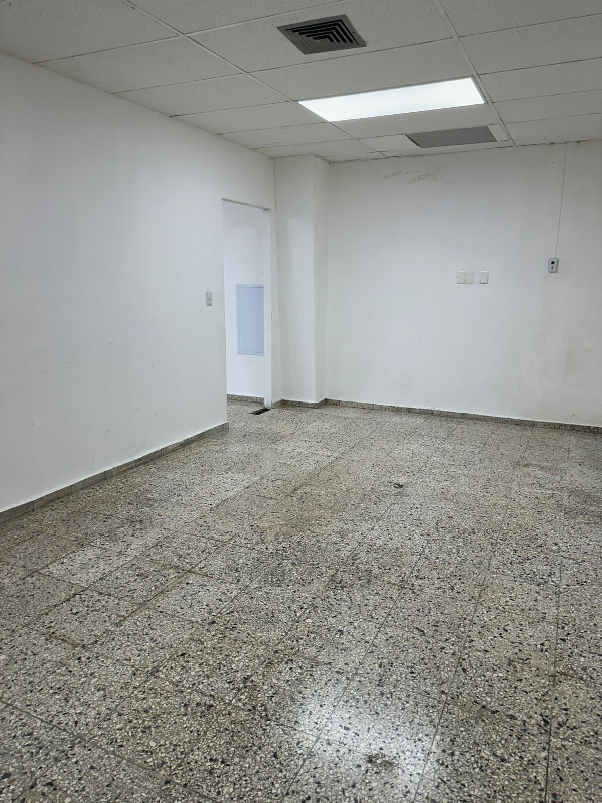 oficinas y locales comerciales - Local o edificio completo en renta av 27 de febrer 2