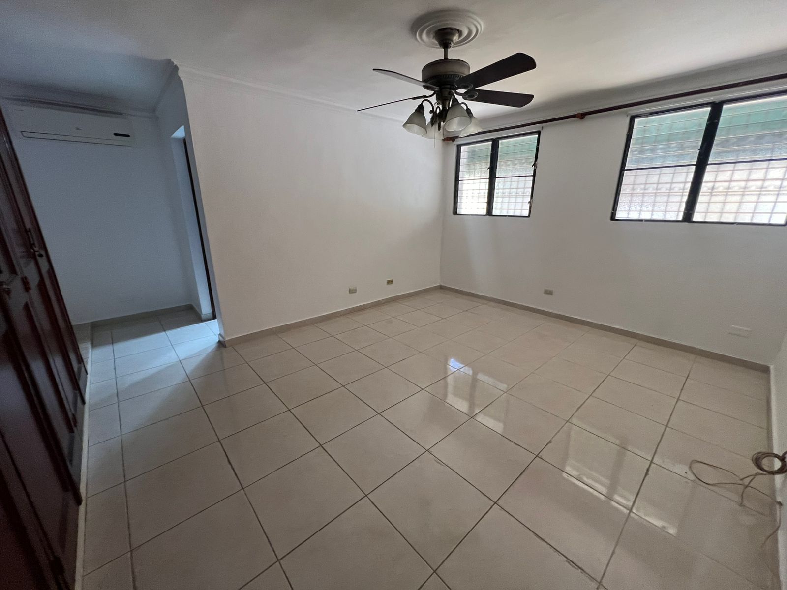 apartamentos - Rento apartamento primer nivel con 4 parqueos 