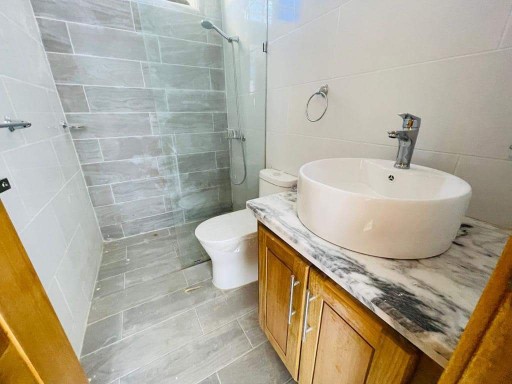 casas - Casa con buenos espacios y distribución  residencial privado a 3 minutos playa 5