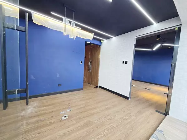 oficinas y locales comerciales - Alquiler local en Ens Naco 8